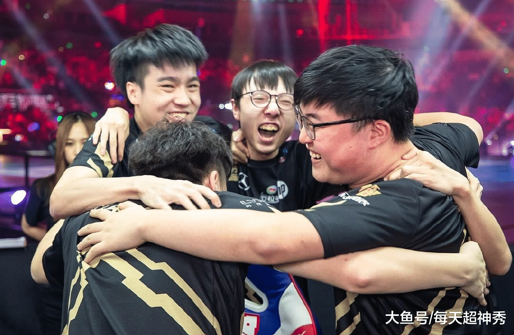 关于Uzi巅峰对决，浓眉哥与30激战快船分钟，惊险取胜胜负难料！的信息