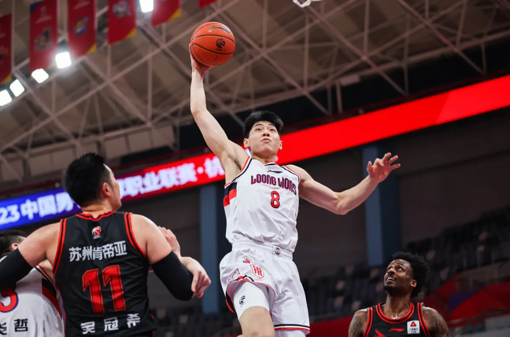 广东宏远发布备战花絮，冲刺阶段状态回暖，NBA常规赛任务艰巨，更衣室氛围转暖的简单介绍